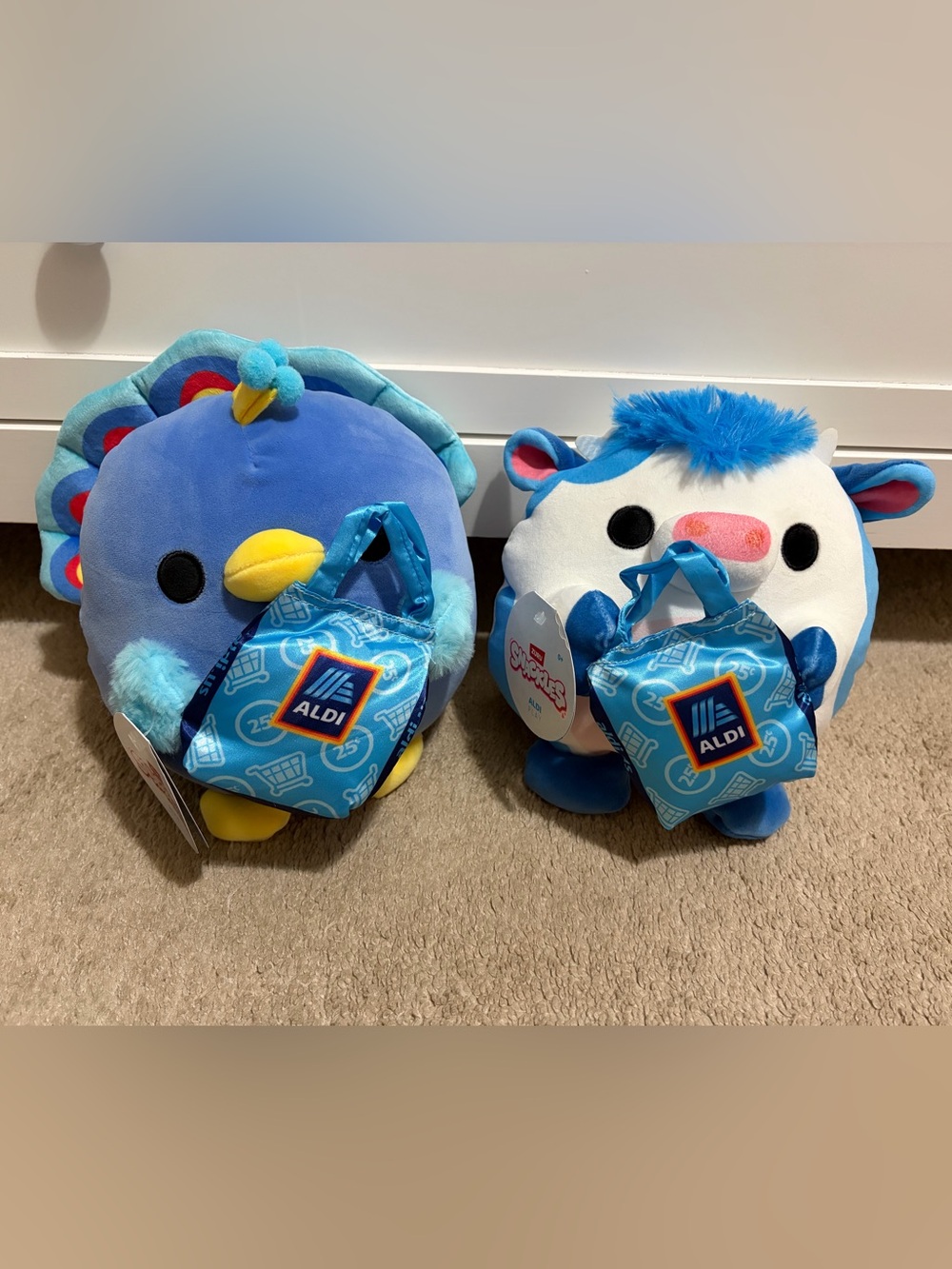NEW Zuru Snackles 8" Plush Bundle Stella Blue Cow & Levi Peacock Aldi Exclusive